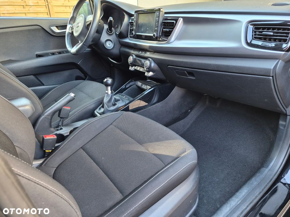 Kia Rio 1.2 L - 6