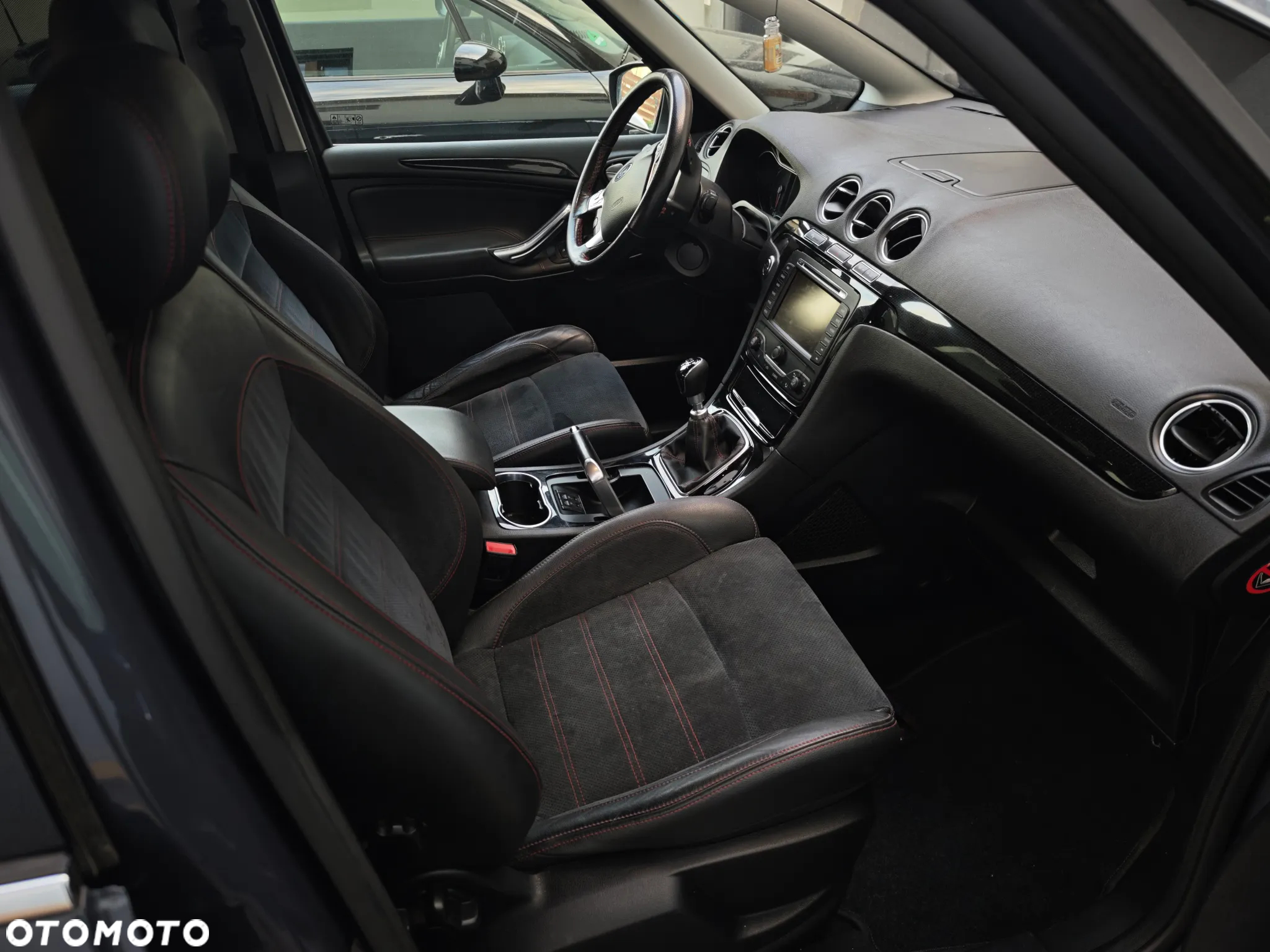 Ford S-Max 2.0 TDCi DPF Titanium X - 13