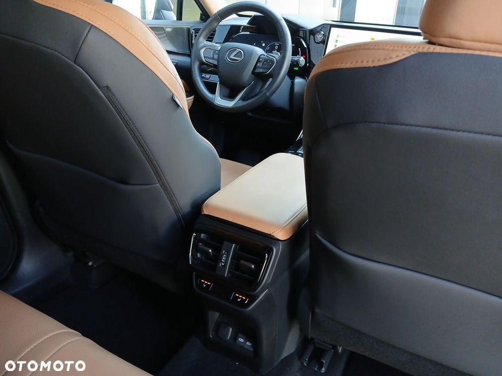 Lexus NX 350h Omotenashi AWD - 29