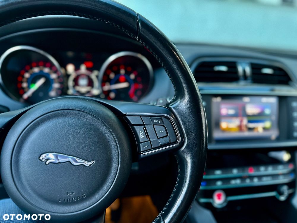 Jaguar F-Pace 20d AWD Prestige - 22