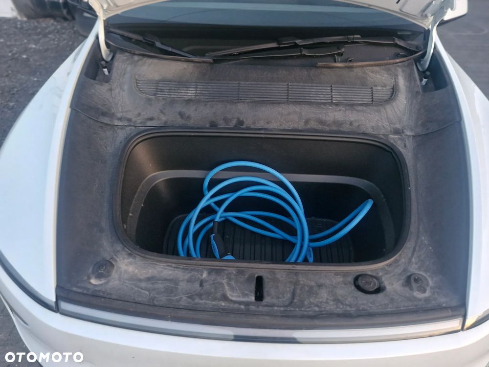 Tesla Model Y Long Range Dual Motor AWD - 5