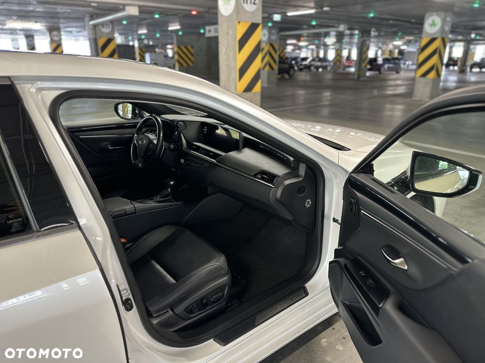 Lexus ES 300h Business Edition + - 10