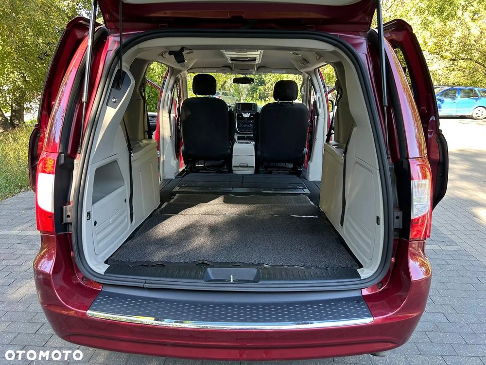 Chrysler Town & Country 3.6 Touring - 30