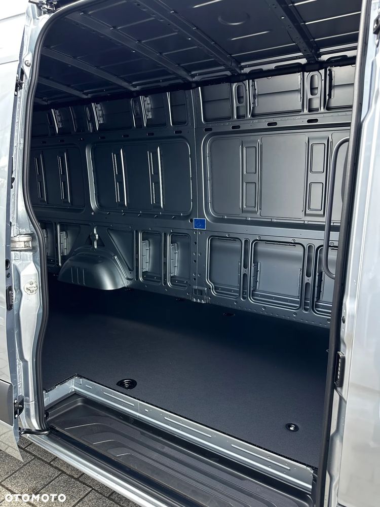 Mercedes-Benz Sprinter - 25
