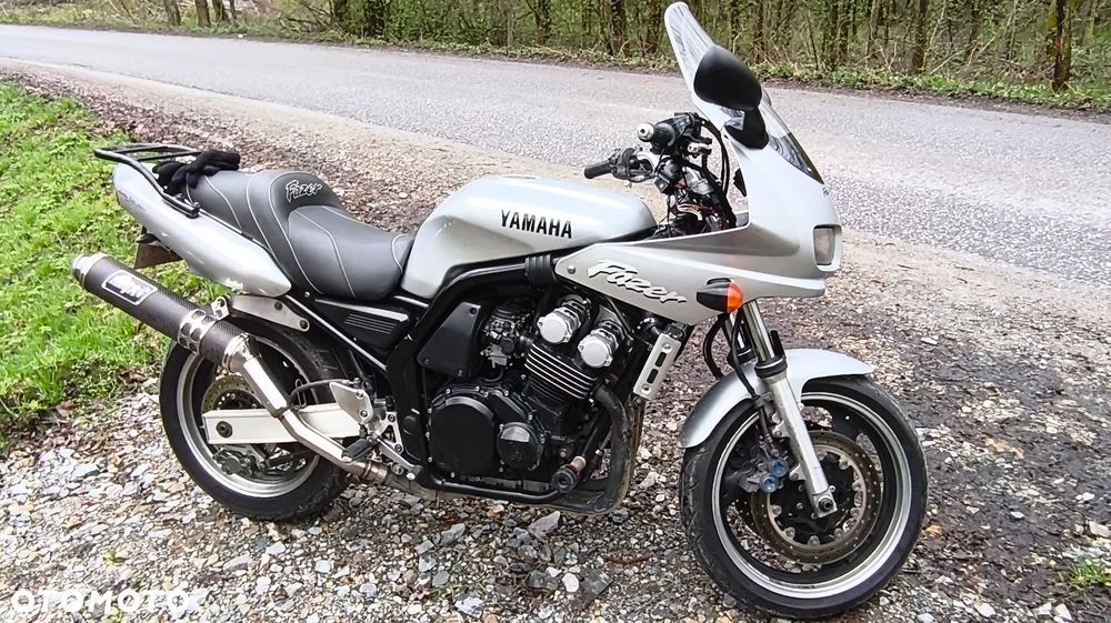 Yamaha FZS - 2