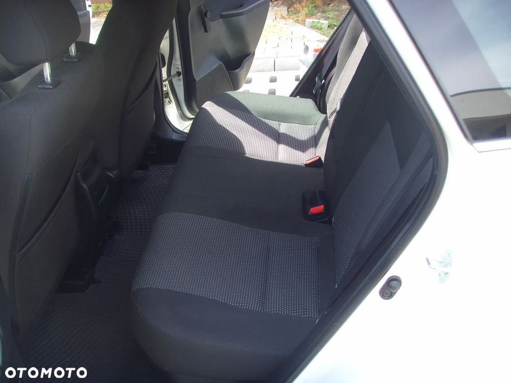 Toyota Auris ver-1-8-hsd-luna - 11