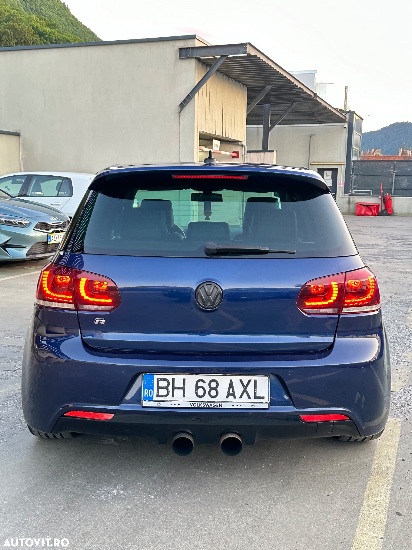 Volkswagen Golf R 2.0 TSI Motion DSG - 2