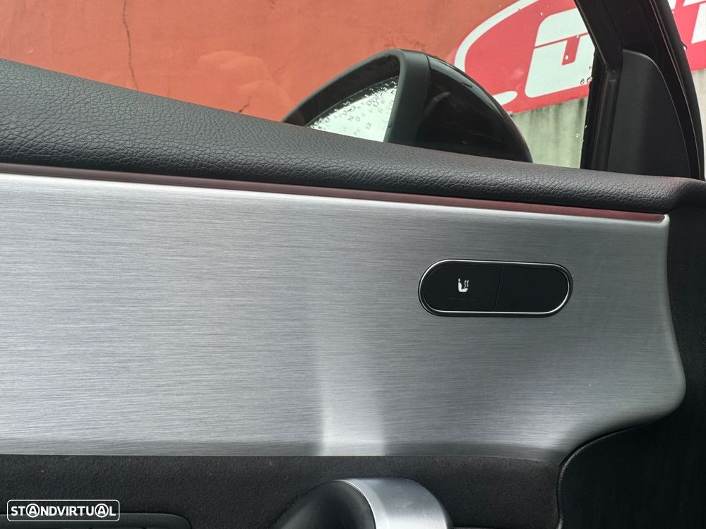 Mercedes-Benz A 250 e AMG Line - 12