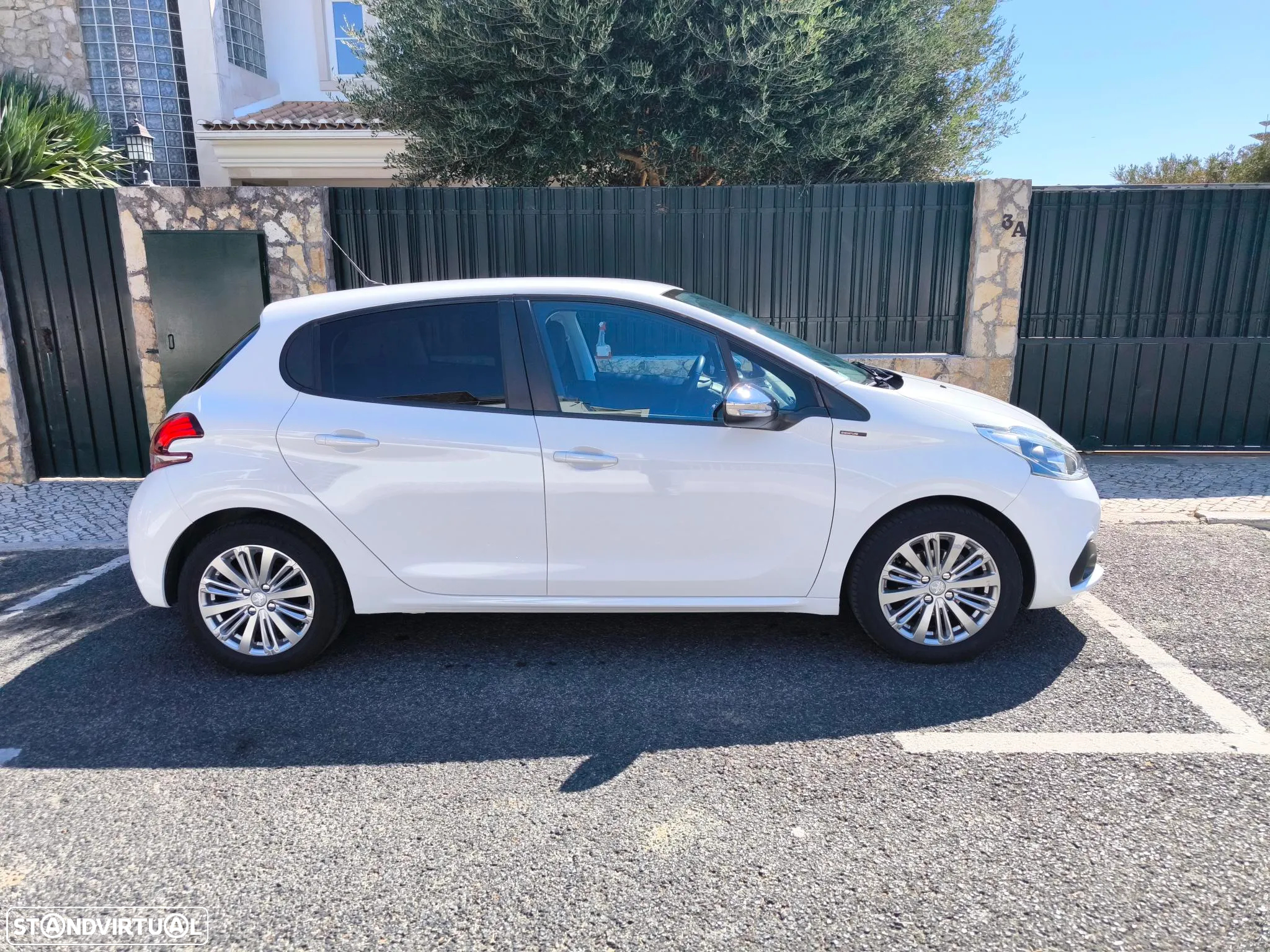 Peugeot 208 1.2 PureTech Signature - 2