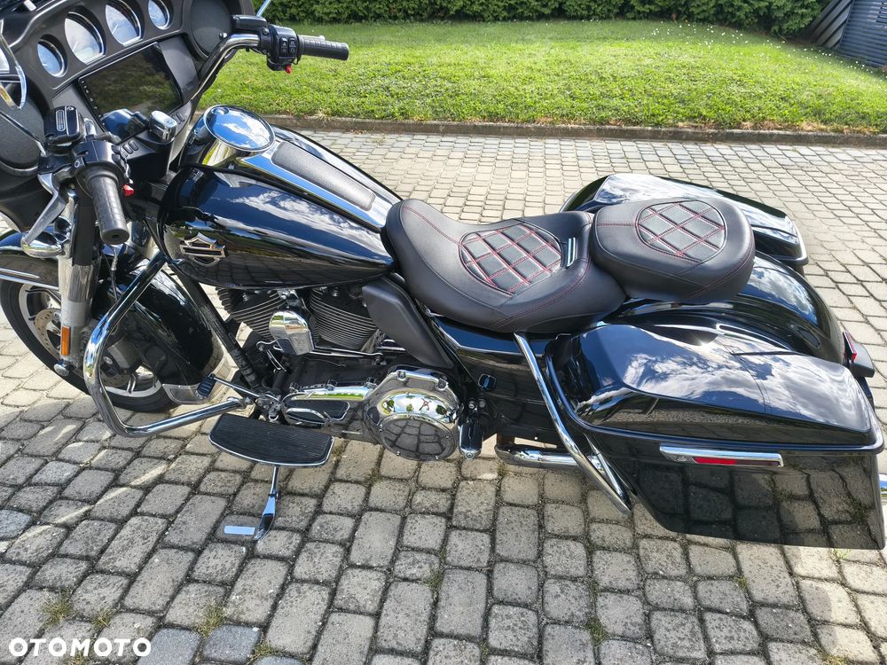 Harley-Davidson Touring Street Glide - 2