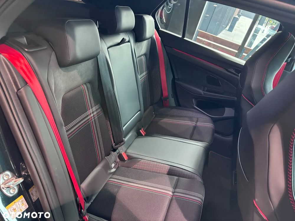 Volkswagen Golf - 21