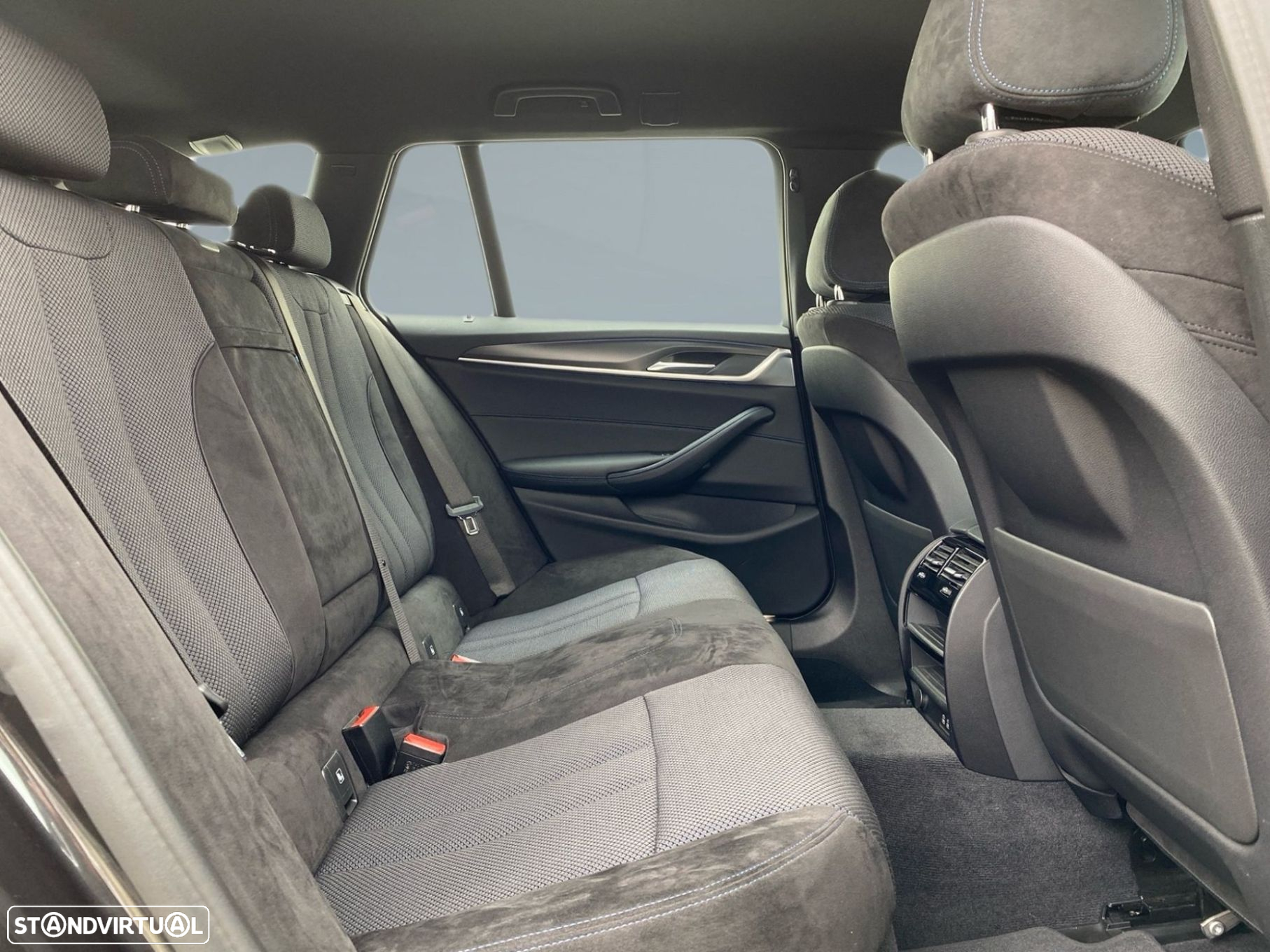 BMW 530 e Pack Desportivo M - 23