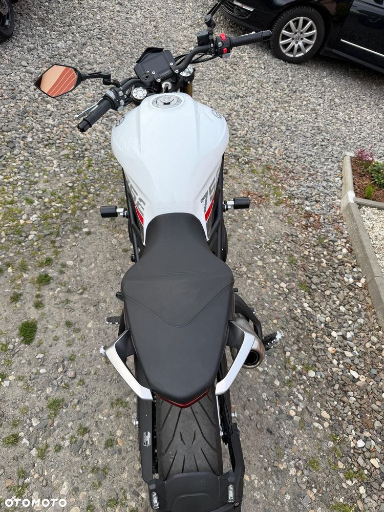 Benelli 752 S - 6