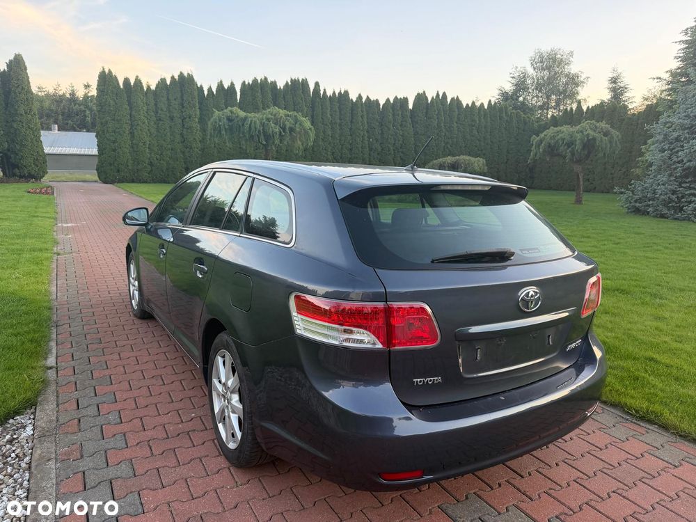 Toyota Avensis 2.2 D-4D Executive - 3