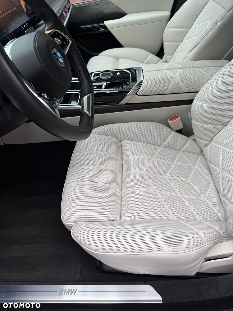 BMW Seria 7 - 26