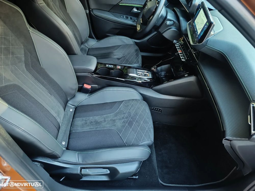 Peugeot e-2008 GT Pack - 28