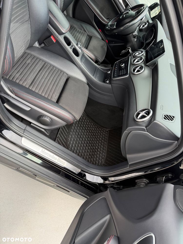Mercedes-Benz GLA 250 4-Matic AMG Line - 11
