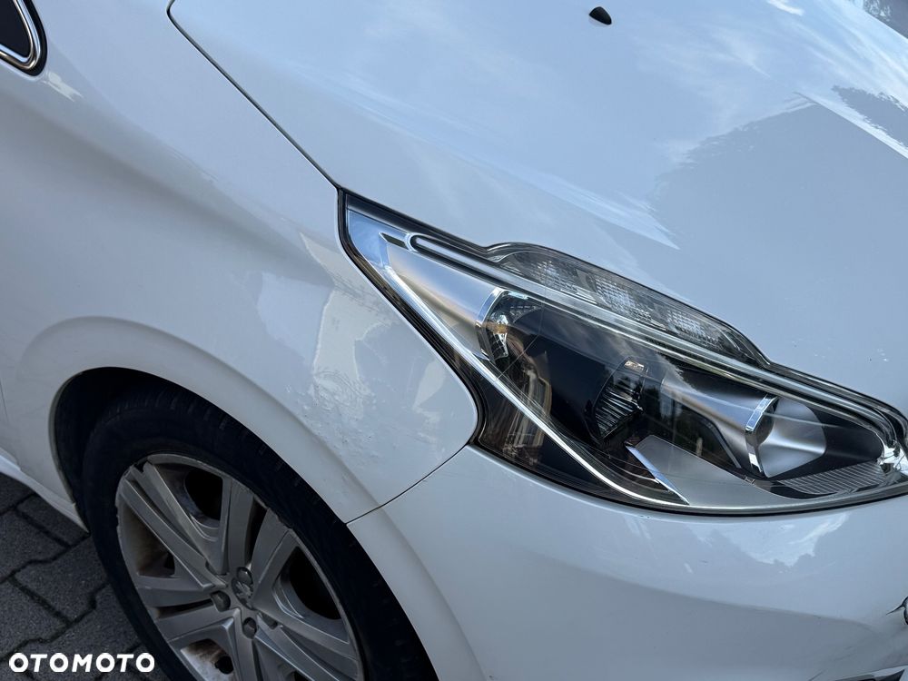 Peugeot 208 1.6 BlueHDi Allure S&S - 11