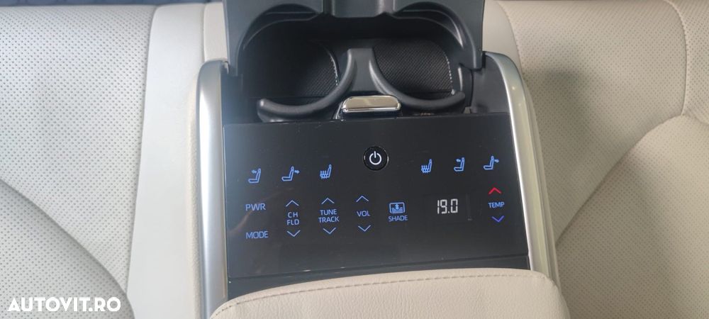 Toyota Camry Luxury - 28