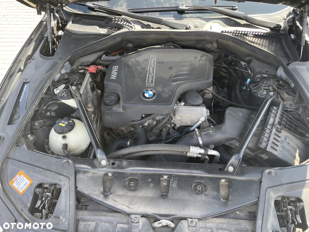 BMW Seria 5 528i xDrive - 16