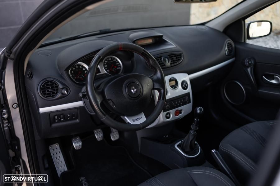 Renault Clio 2.0 16V Sport - 29