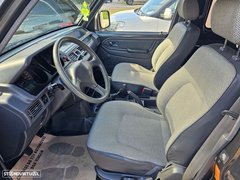 Mitsubishi Pajero 2.5 TDi GLX - 12