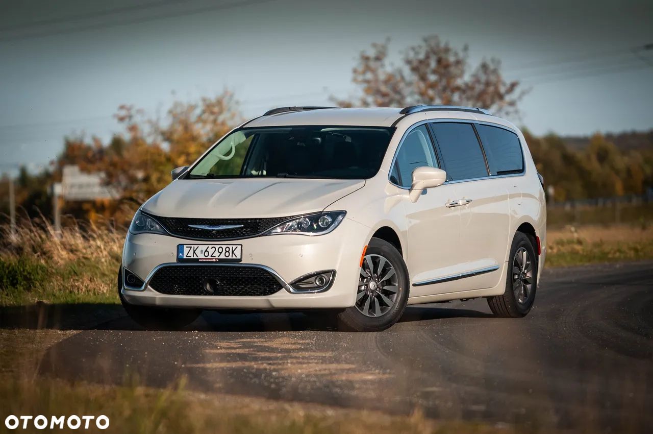 Chrysler Pacifica - 1