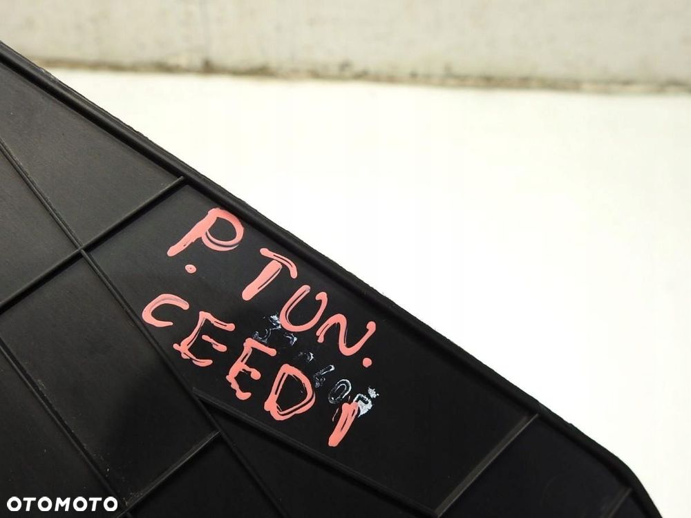 OSŁONA ZAŚLEPKA TUNELU PRAWA KIA CEED I 84796-1H000 - 2