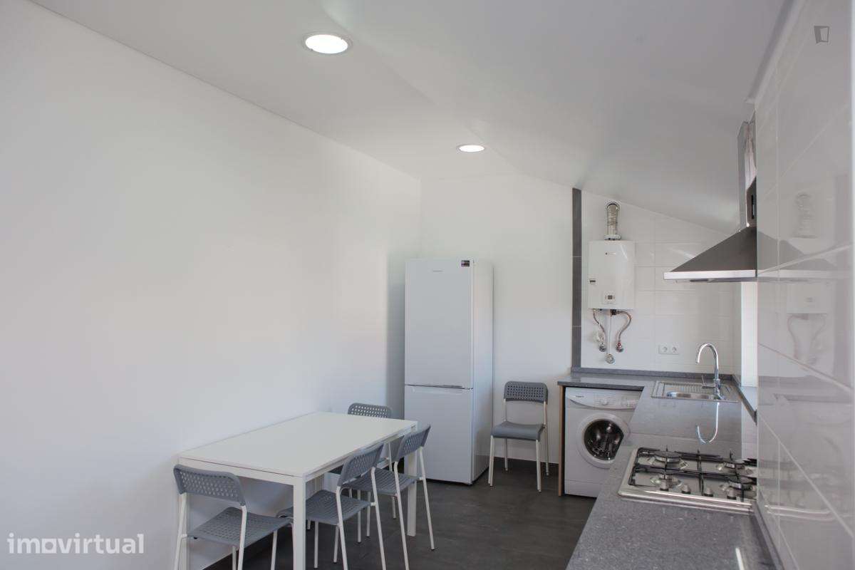 Quarto - localizado em Montes Claros Coimbra - Grande imagem: 5/21