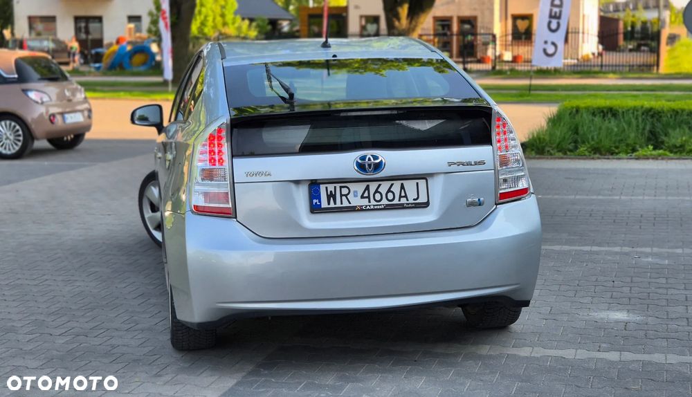 Toyota Prius (Hybrid) Life - 22
