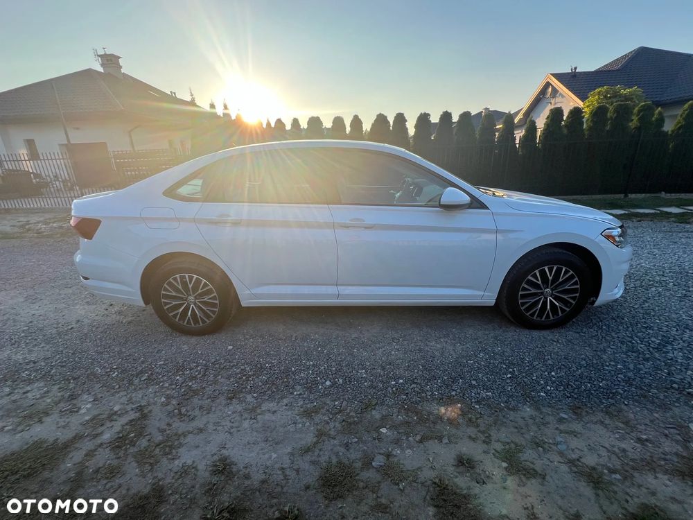 Volkswagen Jetta - 4