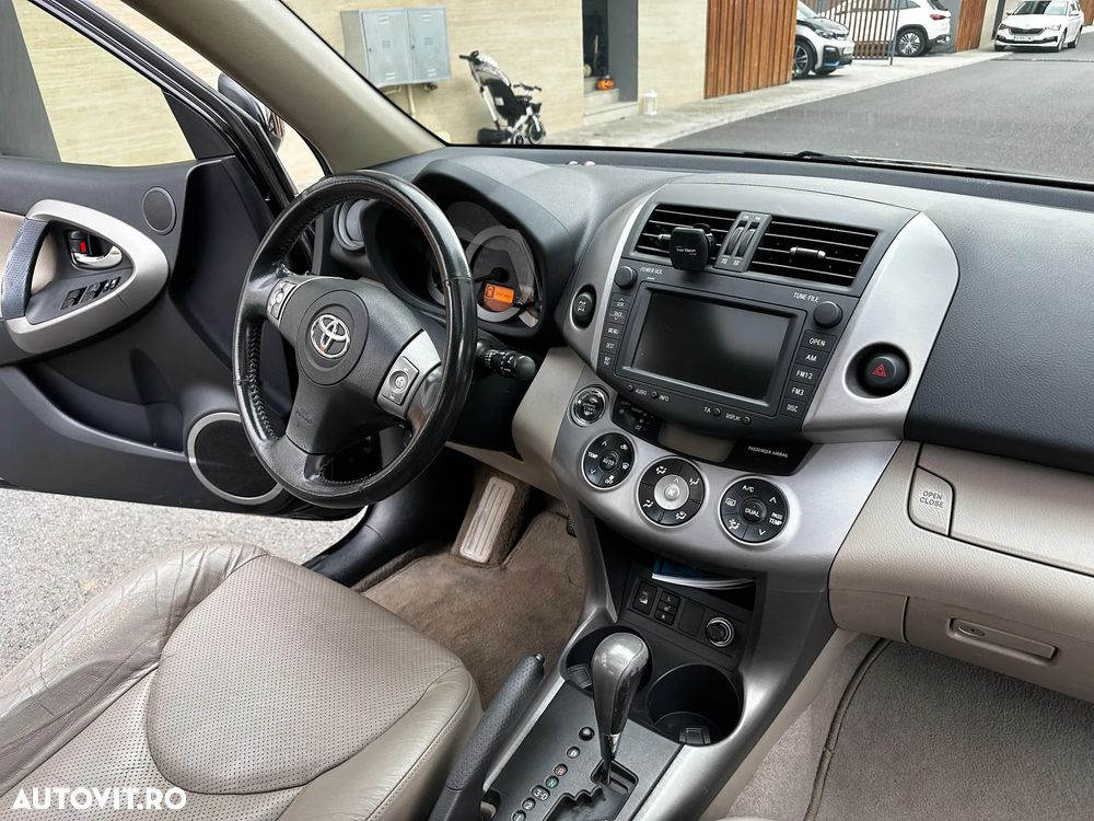 Toyota RAV4 2.0 Aut Luxury City - 13