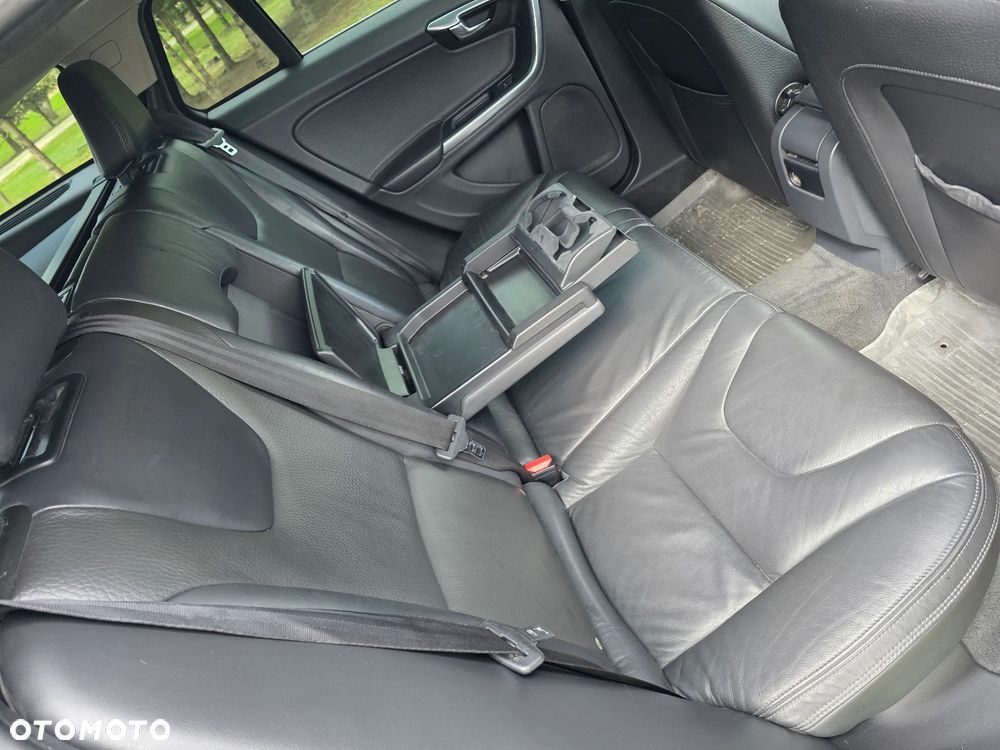 Volvo V60 D4 Geartronic Momentum - 16