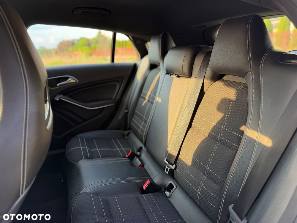 Mercedes-Benz CLA 200 d 7G-DCT - 14