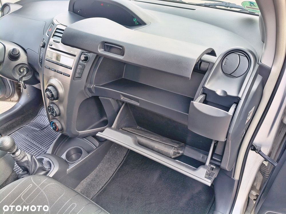 Toyota Yaris 1.33 VVT-i Life - 18