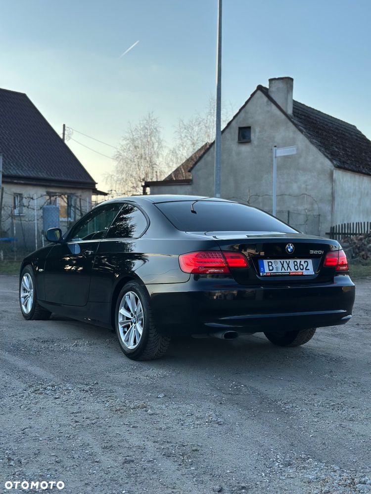 BMW Seria 3 320i - 10