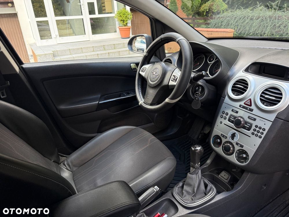Opel Corsa 1.2 16V Cosmo - 8