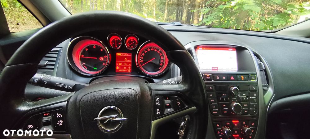 Opel Astra 2.0 CDTI Cosmo - 11
