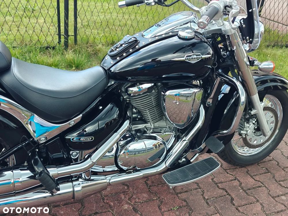 Suzuki Intruder - 5