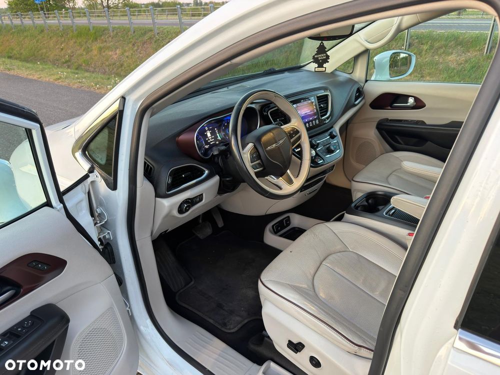Chrysler Pacifica - 22