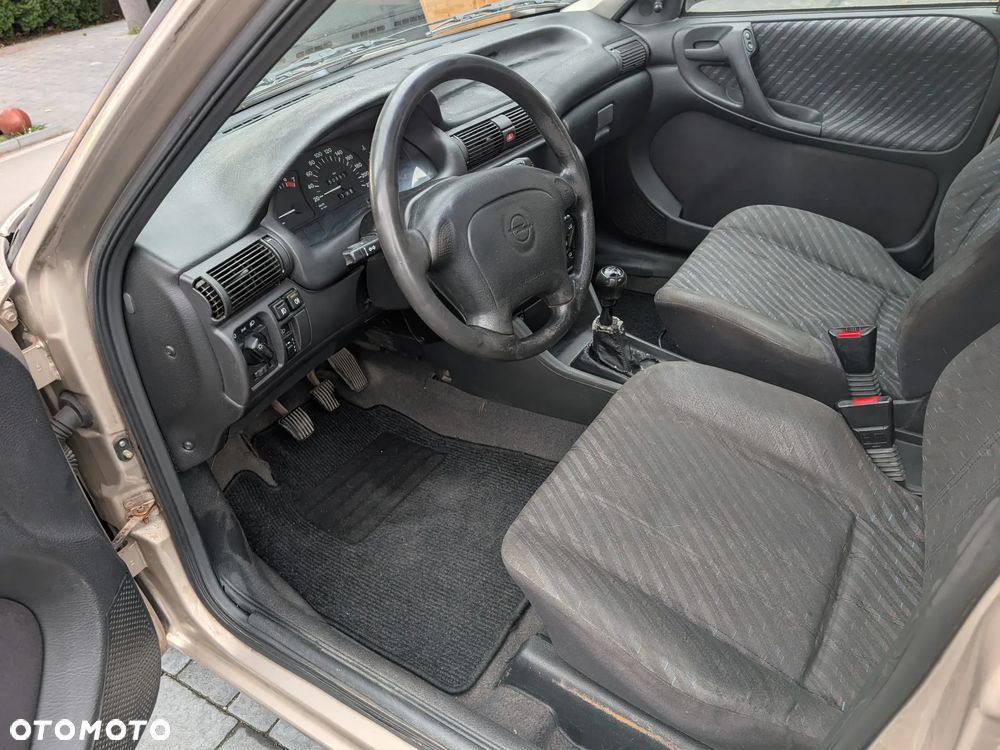 Opel Astra 1997 photo 4
