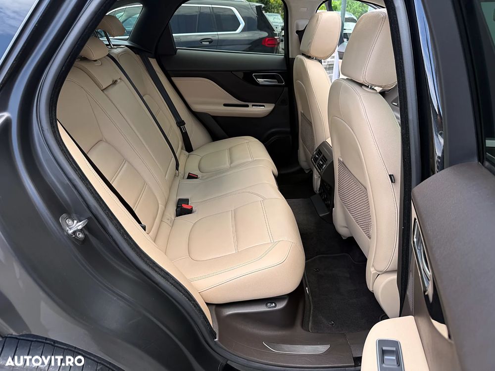Jaguar F-Pace 20d AWD Portfolio - 32