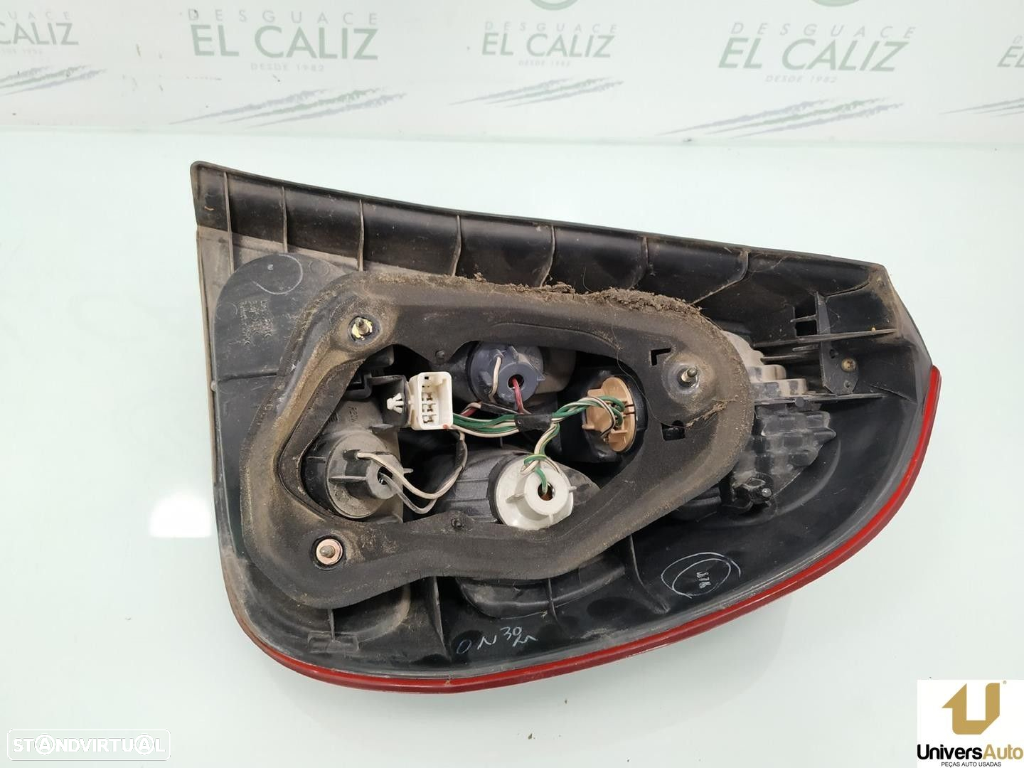 FAROLIM TRASEIRO ESQUERDO TOYOTA COROLLA COMPACT 2001 - - 2