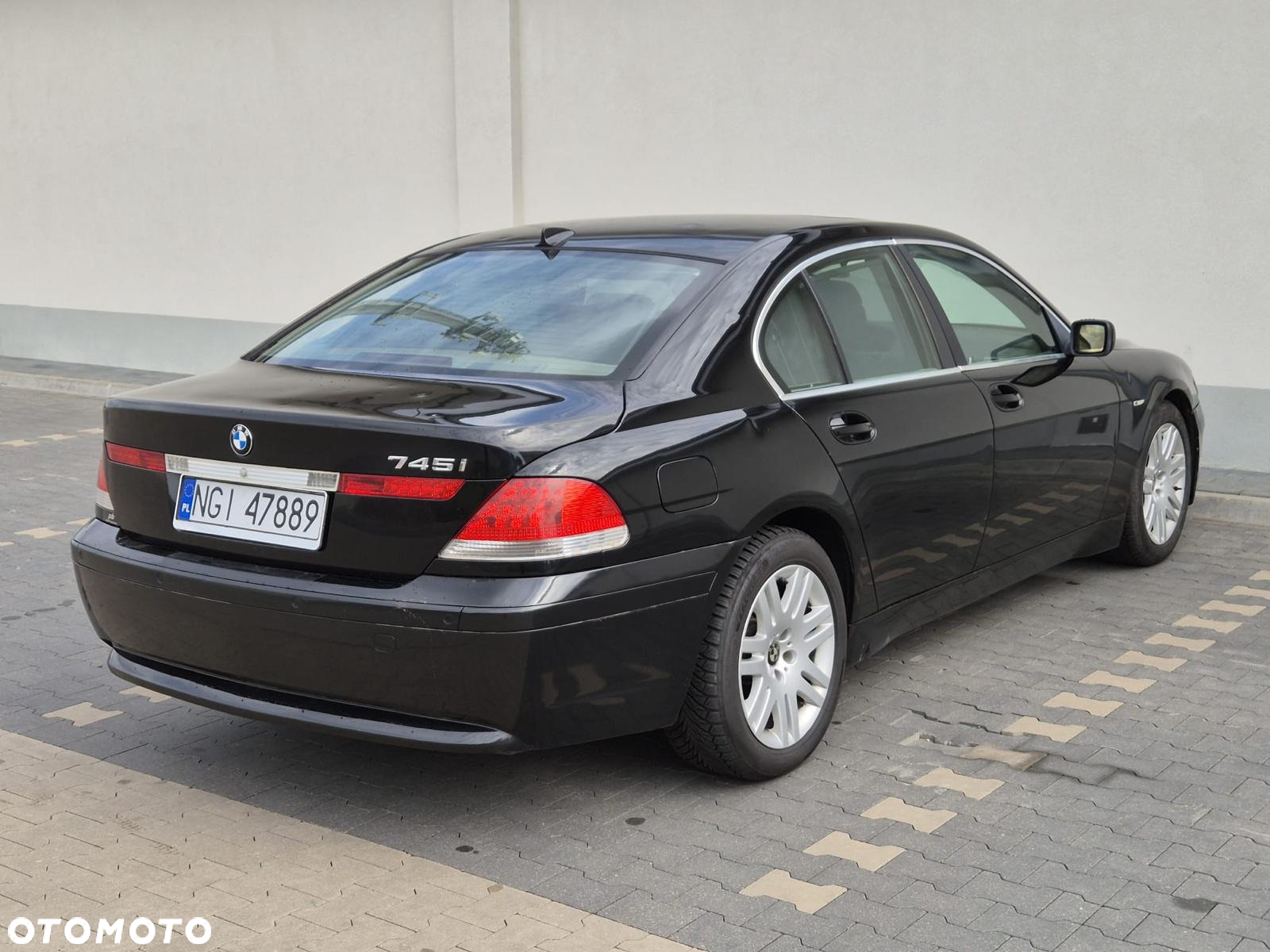 BMW Seria 7 745i - 4