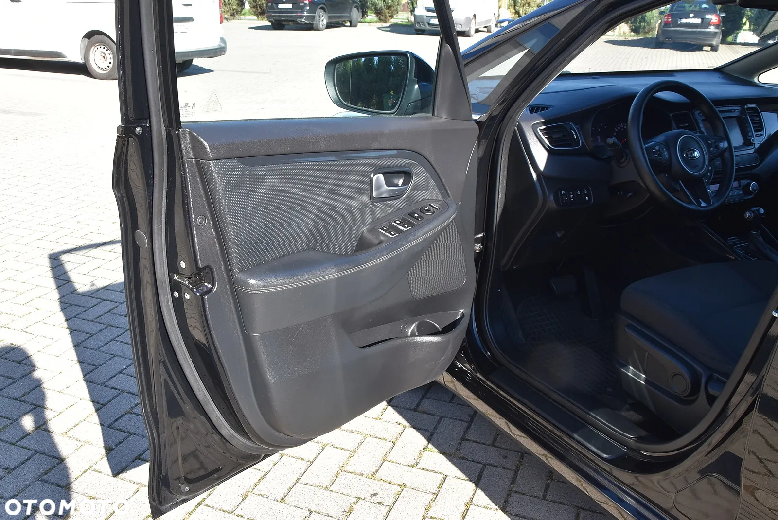 Kia Carens - 28