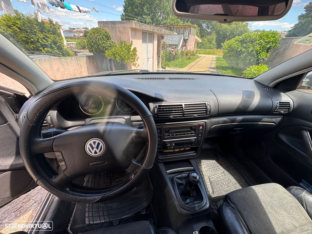 VW Passat Variant 1.9 TDi Highline - 9