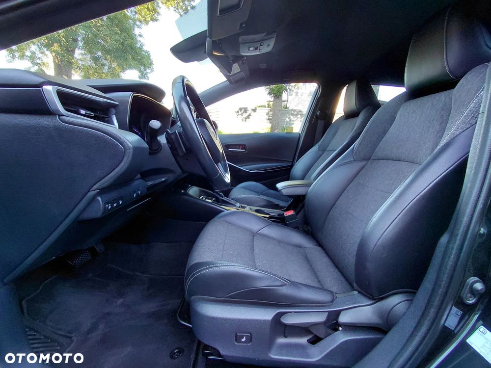 Toyota Corolla 2.0 Hybrid Executive - 26