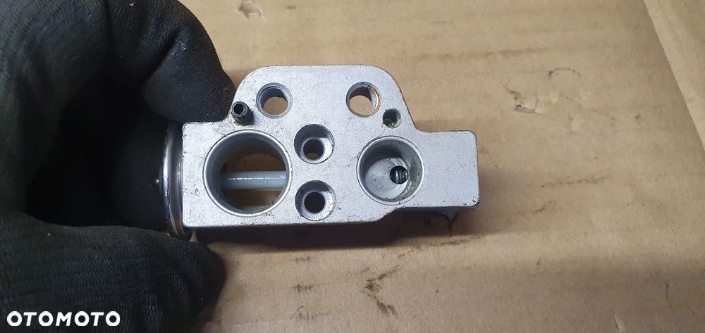 Zawór rozprężny zaworek Audi A4 B8 H7995002 - 2