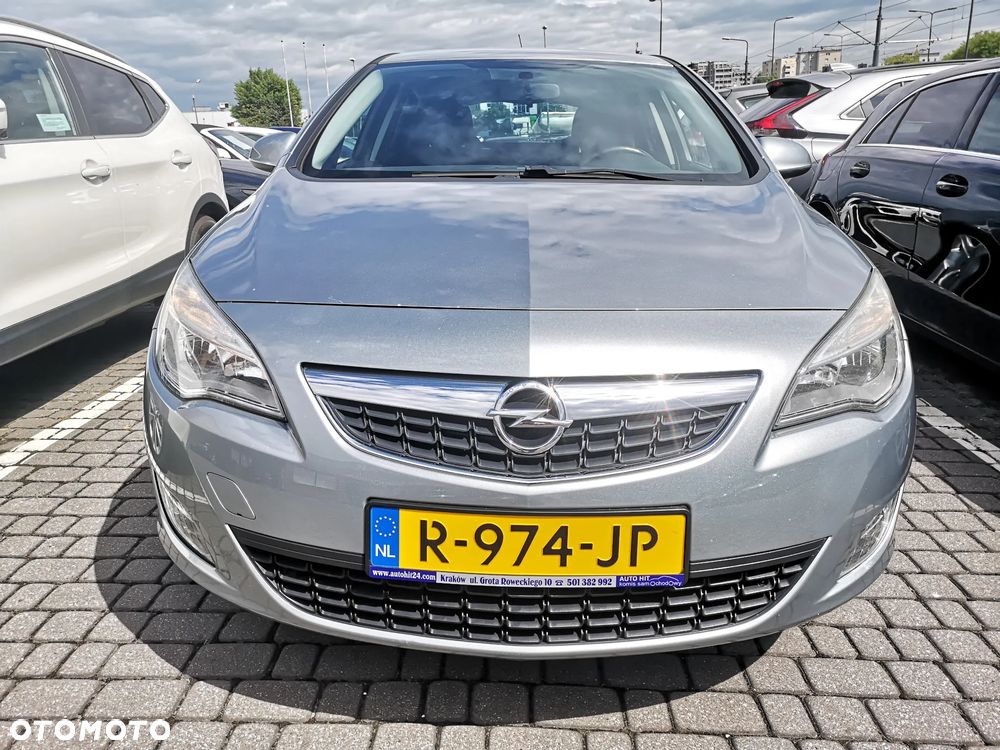 Opel Astra 2011 photo 3