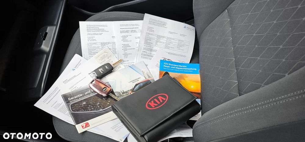 Kia Rio - 12